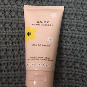 Daisy MARC JACOBS Radiant Body Lotion